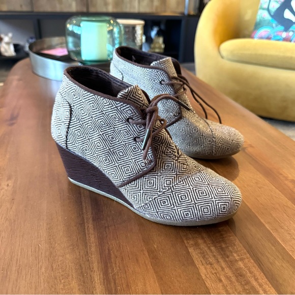 Toms Geometric Patterned Wedge Ankle Boots - Picture 8 of 10